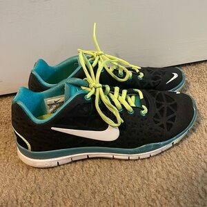 Women’s Nike free sneakers